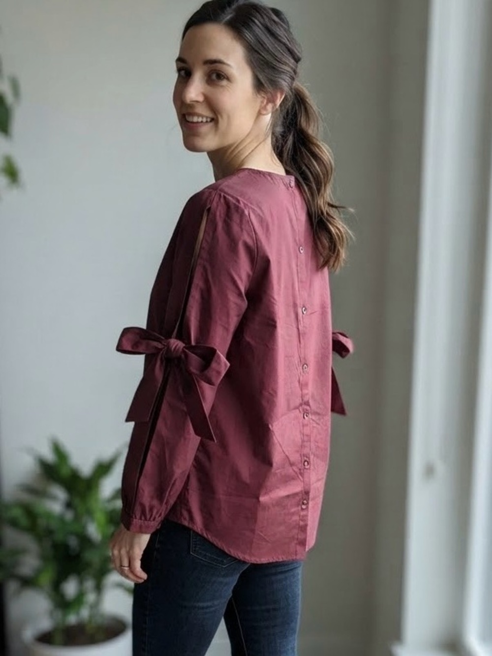 Ro & De | Plum Tie-Sleeve Button-Back Blouse | Sz Medium